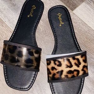 LEOPARD PRINT SLIDE SANDALS